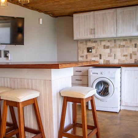 Whale Huys Luxury Oceanfront Eco Villa Gansbaai Esterno foto