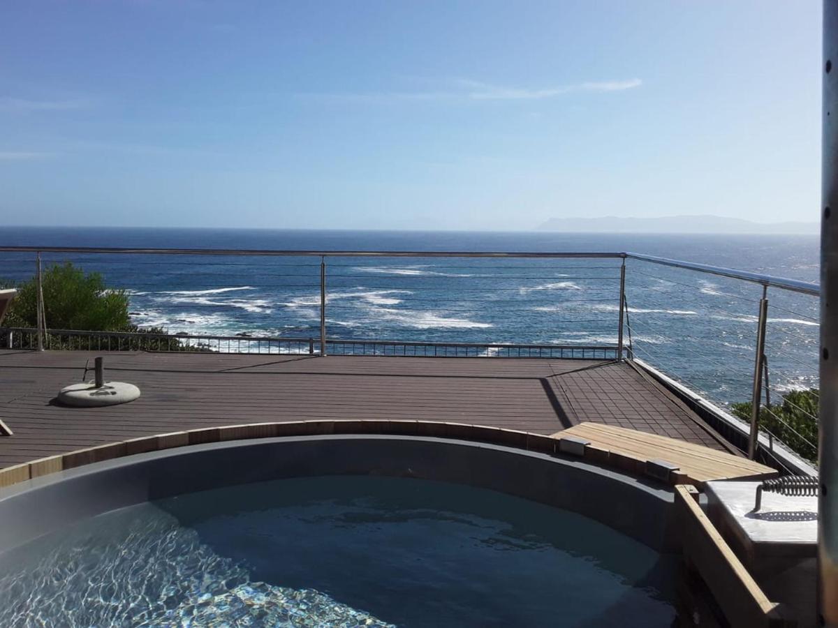 Whale Huys Luxury Oceanfront Eco Villa Gansbaai Esterno foto