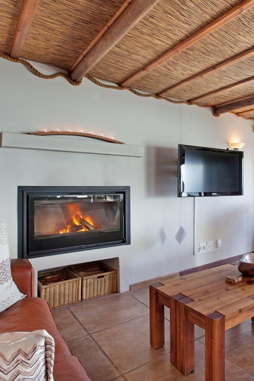 Whale Huys Luxury Oceanfront Eco Villa Gansbaai Esterno foto