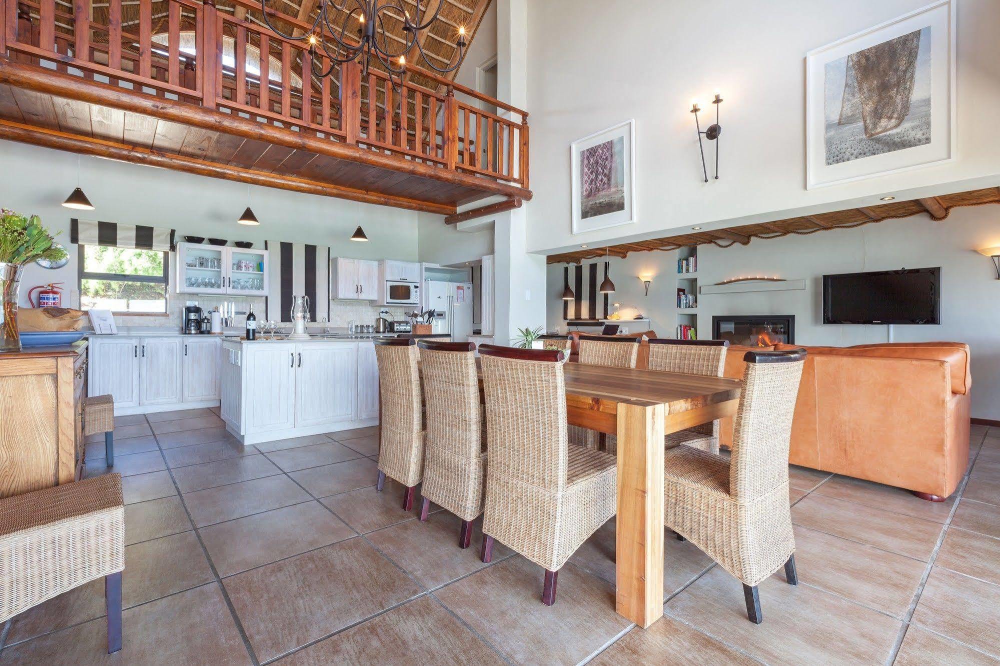 Whale Huys Luxury Oceanfront Eco Villa Gansbaai Esterno foto