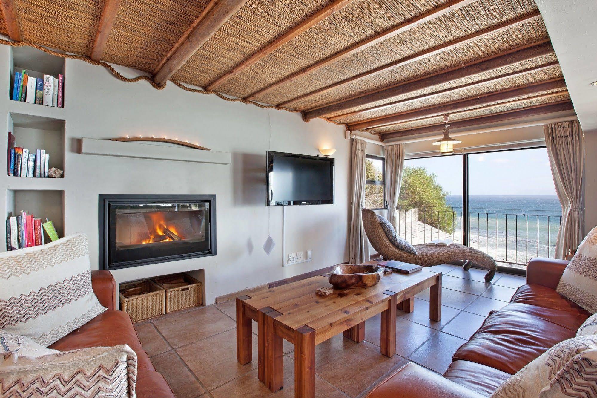 Whale Huys Luxury Oceanfront Eco Villa Gansbaai Esterno foto