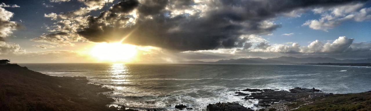 Whale Huys Luxury Oceanfront Eco Villa Gansbaai Esterno foto